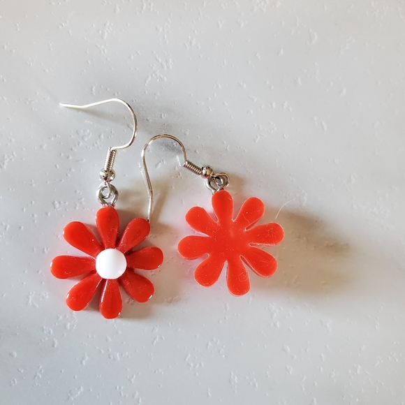Red Daisy Flower Earrings - Picture 4 of 6